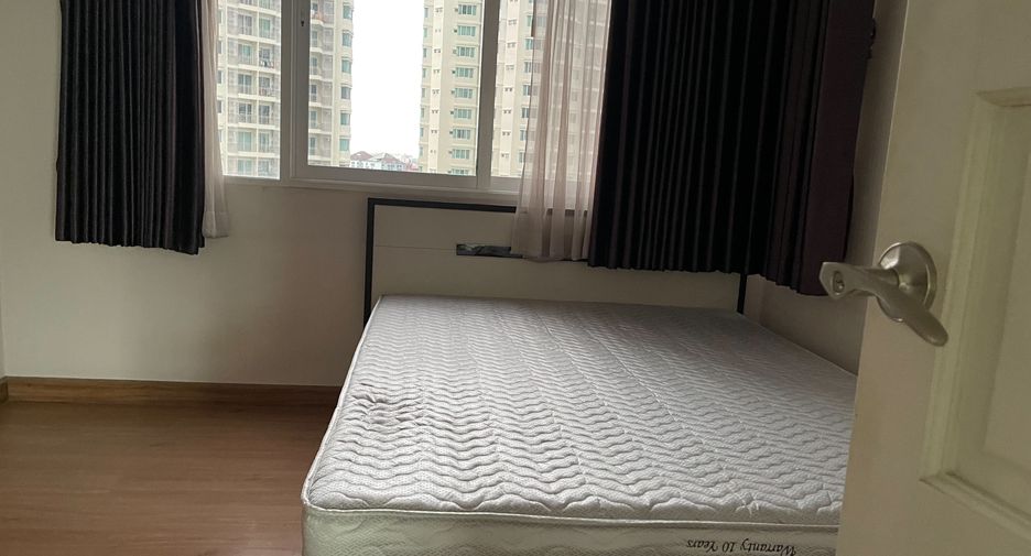 For rent 2 bedrooms condo in Huai Khwang, Bangkok
