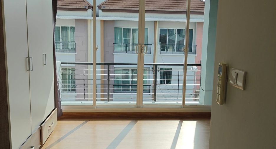 For sale and for rent 3 bedrooms townhouse in Lat Phrao, Bangkok