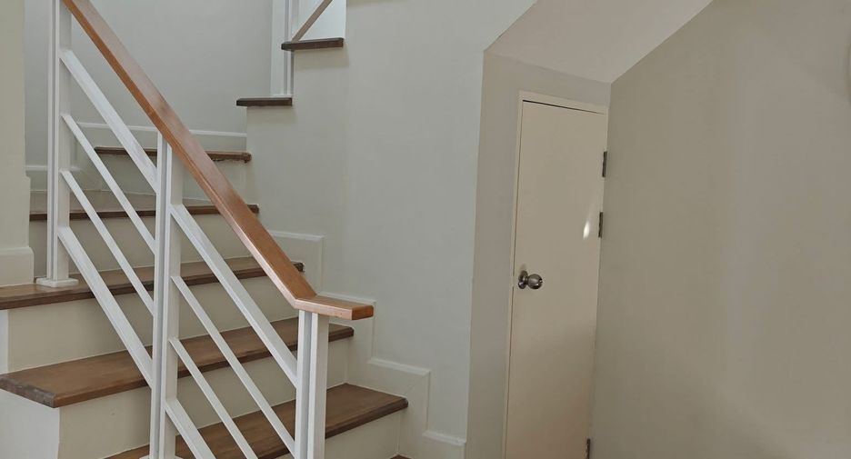 For sale and for rent 3 bedrooms townhouse in Lat Phrao, Bangkok