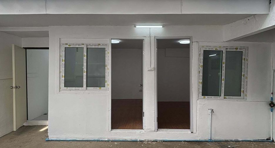 Reihenhaus zur Miete mit 2 Zimmer in Phra Khanong, Bangkok