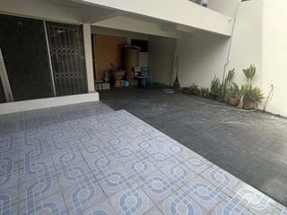 Casa adosada en alquiler de 2 habitaciones en Phra Khanong, Bangkok
