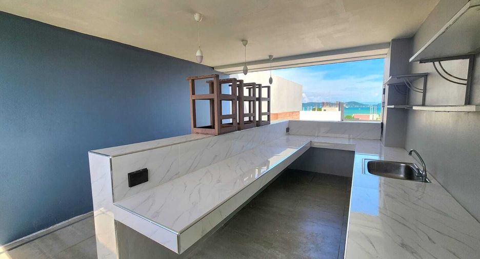 For rent 4 bedrooms townhouse in Mueang Phuket, Phuket