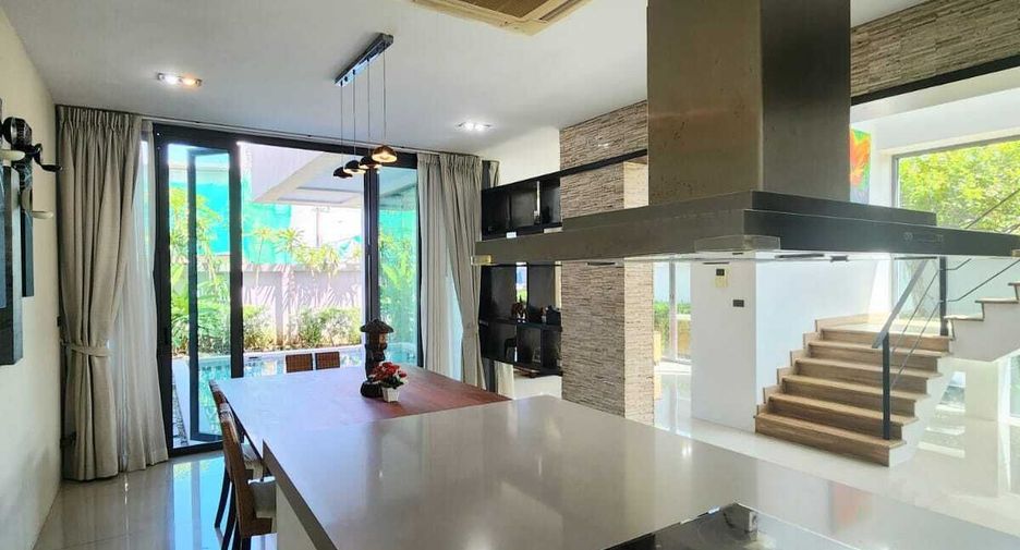 For rent 4 bedrooms townhouse in Mueang Phuket, Phuket