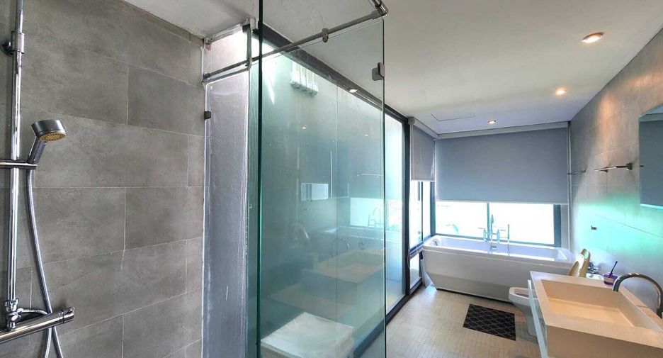 For rent 4 bedrooms townhouse in Mueang Phuket, Phuket
