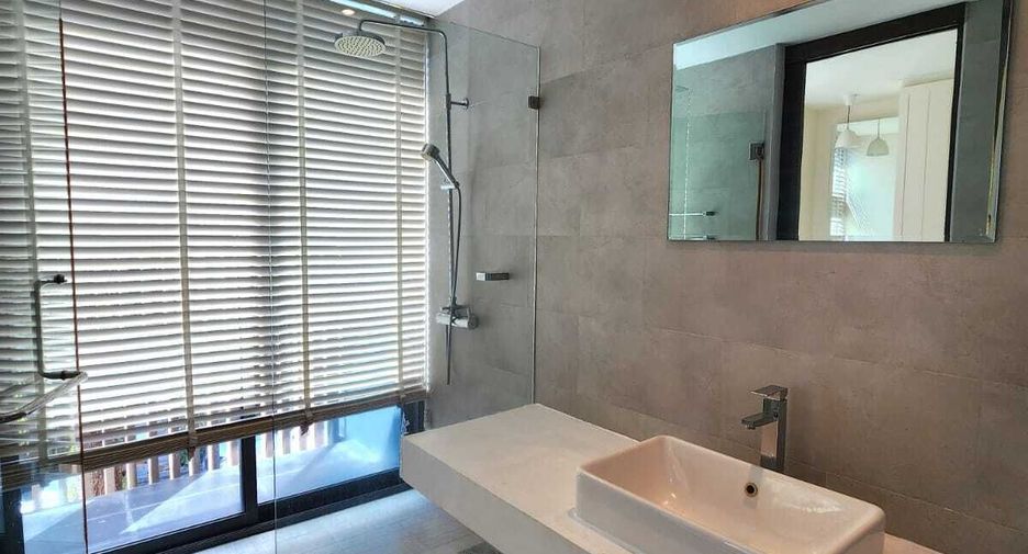 For rent 4 bedrooms townhouse in Mueang Phuket, Phuket