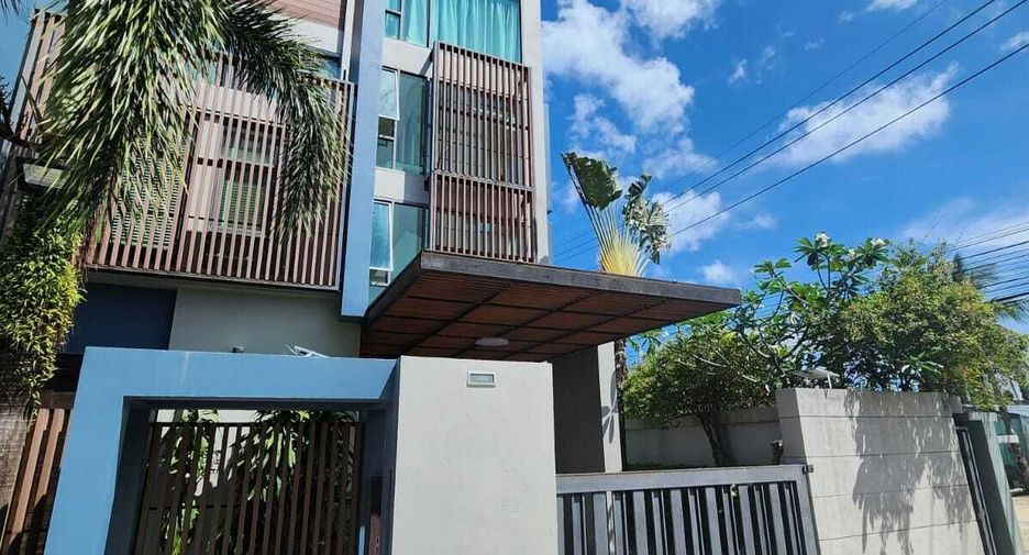 For rent 4 bedrooms townhouse in Mueang Phuket, Phuket