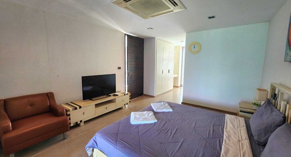 For rent 4 bedrooms townhouse in Mueang Phuket, Phuket