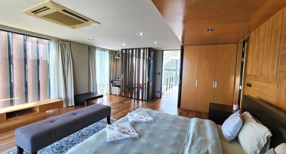 For rent 4 bedrooms townhouse in Mueang Phuket, Phuket