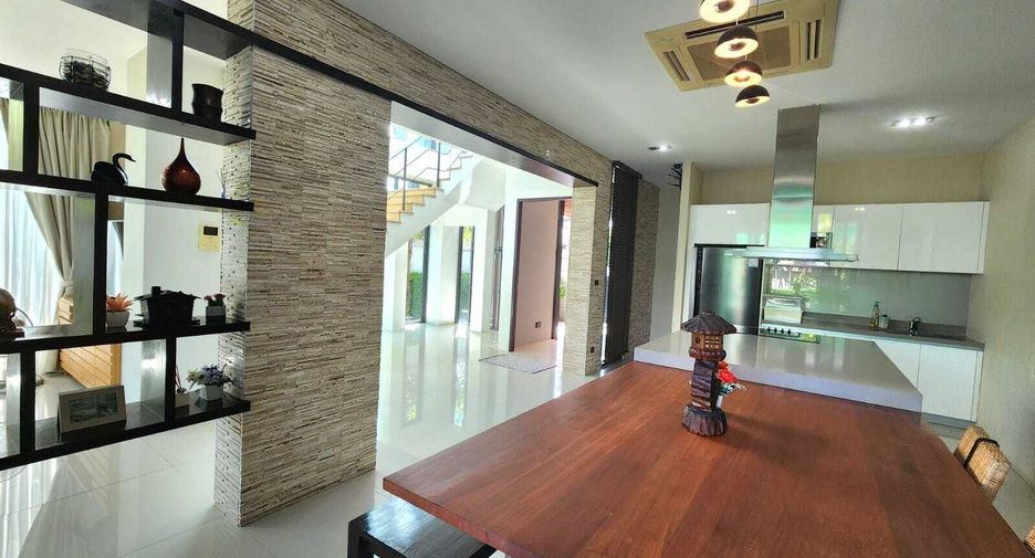 For rent 4 bedrooms townhouse in Mueang Phuket, Phuket