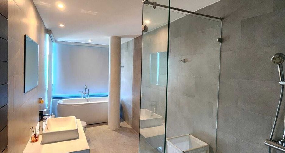 For rent 4 bedrooms townhouse in Mueang Phuket, Phuket