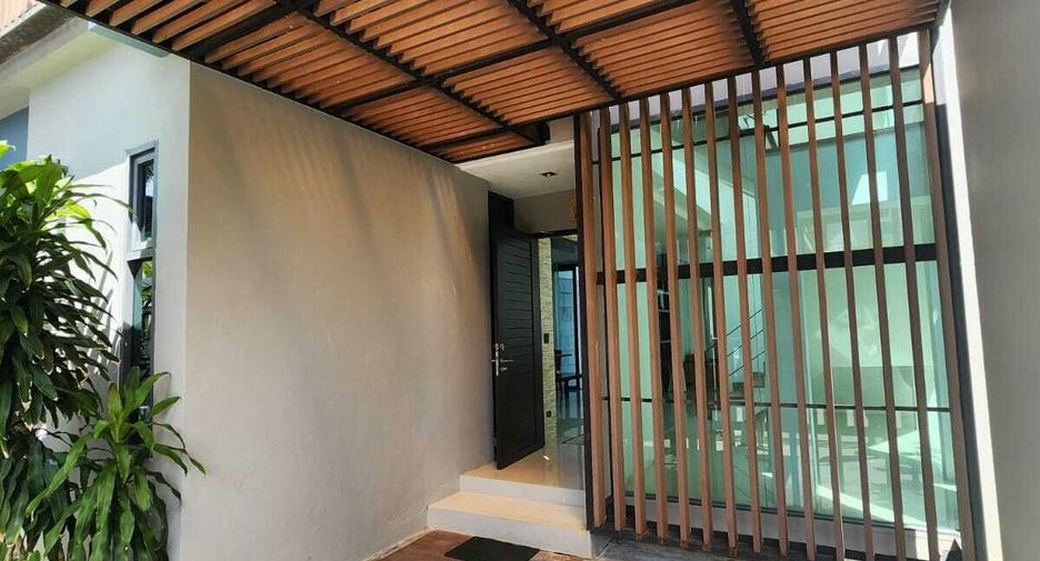 For rent 4 bedrooms townhouse in Mueang Phuket, Phuket