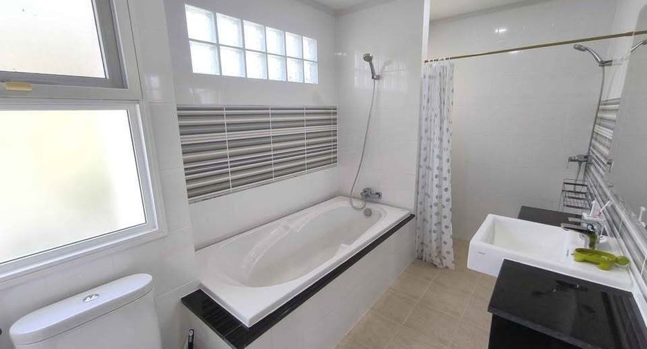 Casa en alquiler de 4 habitaciones en Mueang Phuket, Phuket