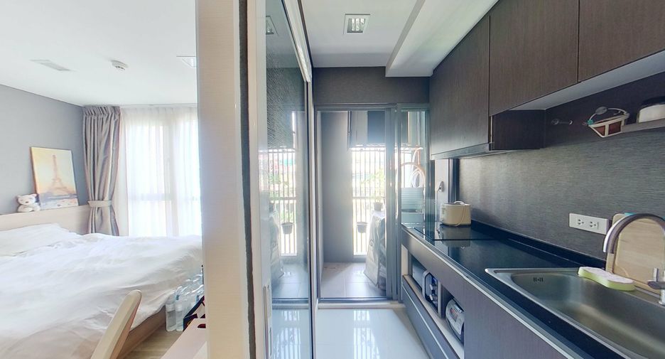 For sale 1 bed condo in Phra Khanong, Bangkok