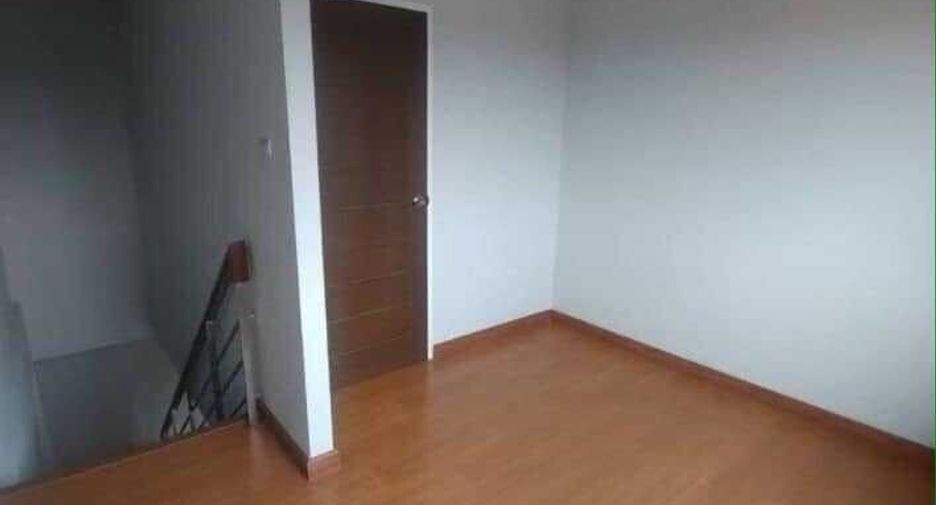 For sale 3 bedrooms retail Space in Don Mueang, Bangkok