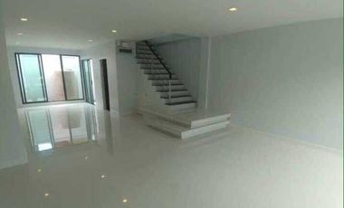 For sale 3 bedrooms retail Space in Don Mueang, Bangkok