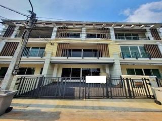 For sale 3 bedrooms townhouse in Bang Khen, Bangkok