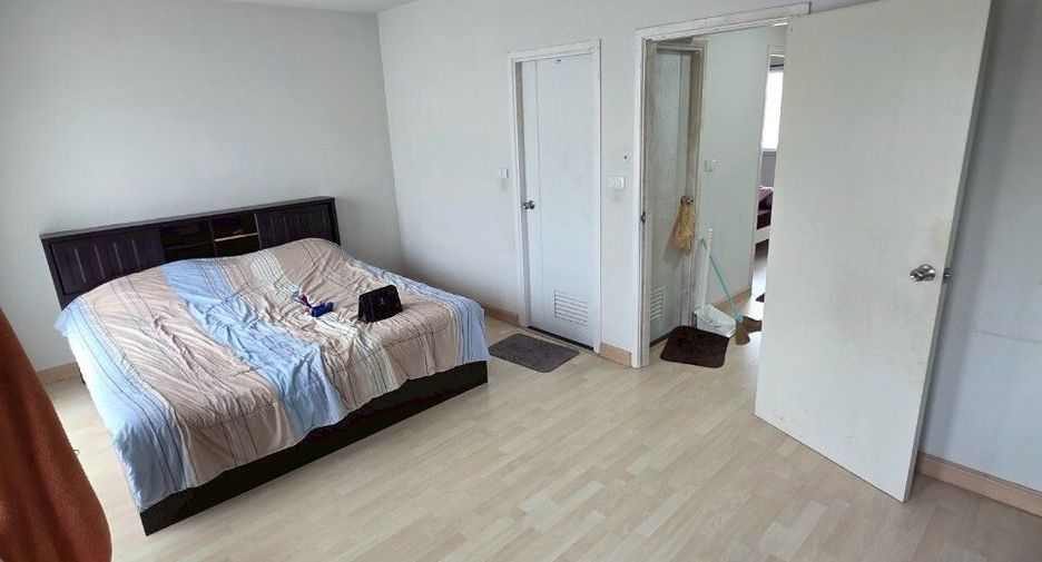 For sale 3 bedrooms townhouse in Min Buri, Bangkok