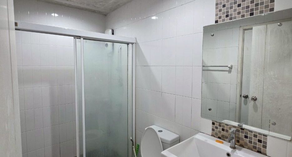 For sale 3 bedrooms townhouse in Min Buri, Bangkok