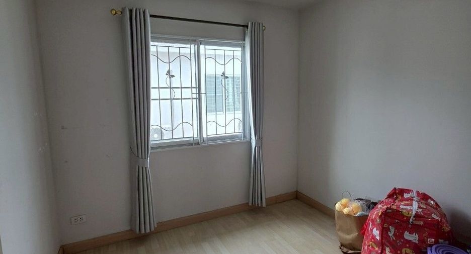 For sale 3 bedrooms townhouse in Min Buri, Bangkok