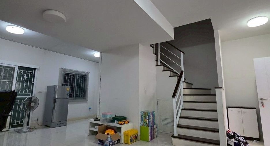For sale 3 bedrooms townhouse in Min Buri, Bangkok