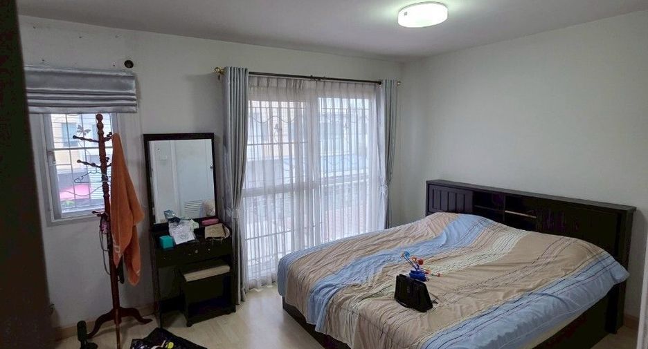 For sale 3 bedrooms townhouse in Min Buri, Bangkok
