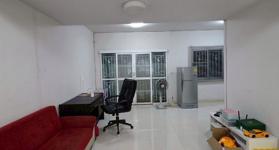 For sale 3 bedrooms townhouse in Min Buri, Bangkok
