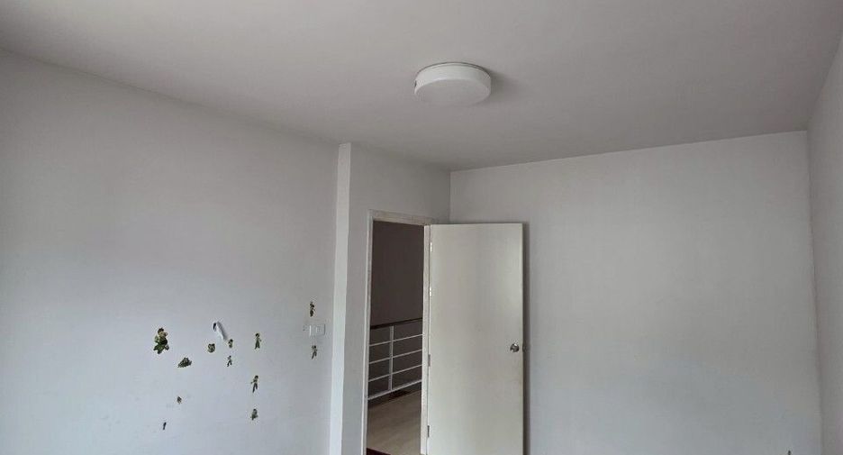 For sale 3 bedrooms townhouse in Min Buri, Bangkok