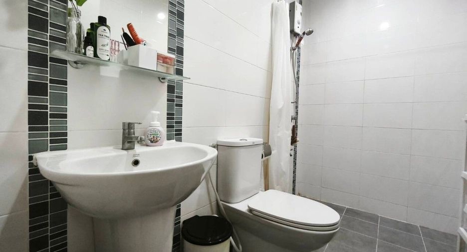 Casa adosada en venta de 3 habitaciones en Lat Krabang, Bangkok