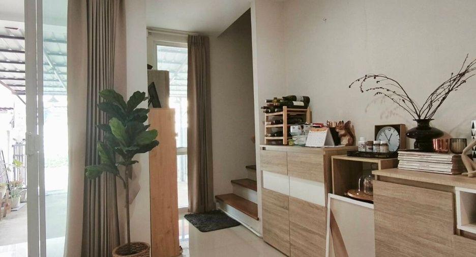 Casa adosada en venta de 3 habitaciones en Lat Krabang, Bangkok