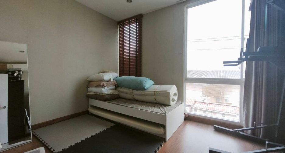 Casa adosada en venta de 3 habitaciones en Lat Krabang, Bangkok