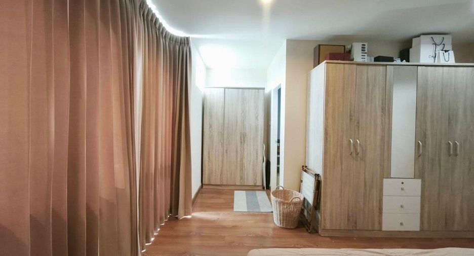Casa adosada en venta de 3 habitaciones en Lat Krabang, Bangkok