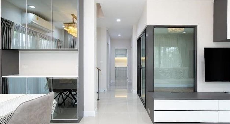 For rent 4 bedrooms house in Saphan Sung, Bangkok