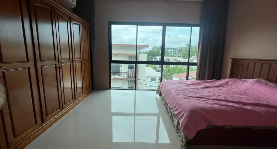 Casa adosada en venta de 3 habitaciones en Kathu, Phuket