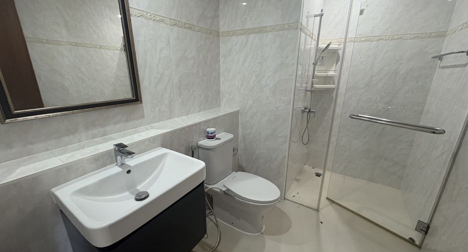 Wohnung zur Miete mit 3 Zimmer in Khlong Toei, Bangkok