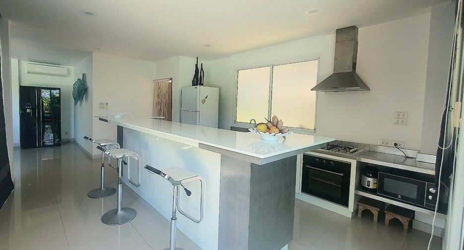 For rent 4 bedrooms villa in Mueang Phuket, Phuket