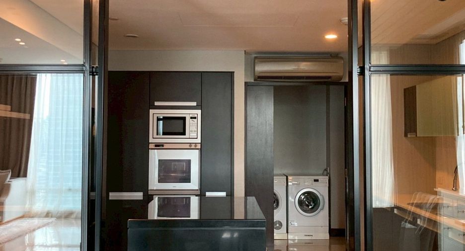 For rent 3 bedrooms condo in Pathum Wan, Bangkok