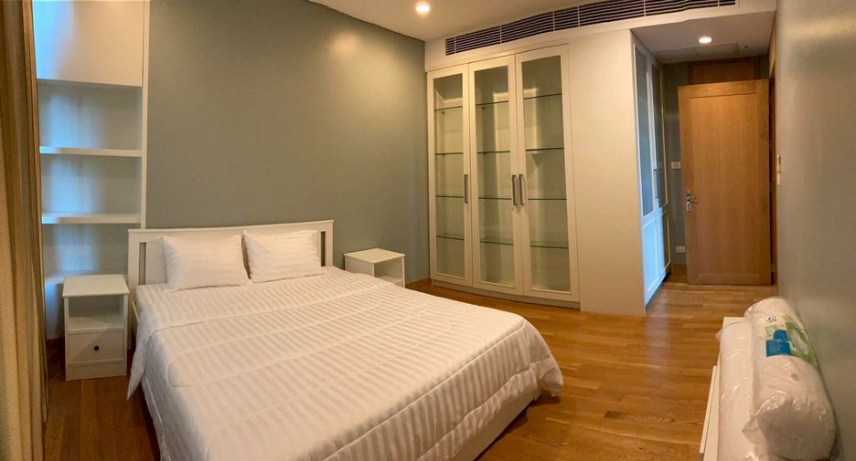 For rent 3 bedrooms condo in Pathum Wan, Bangkok