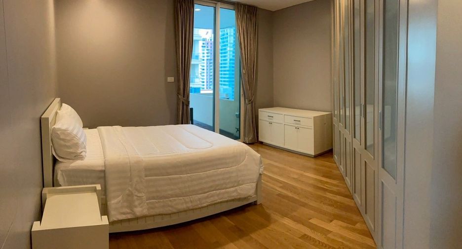 For rent 3 bedrooms condo in Pathum Wan, Bangkok