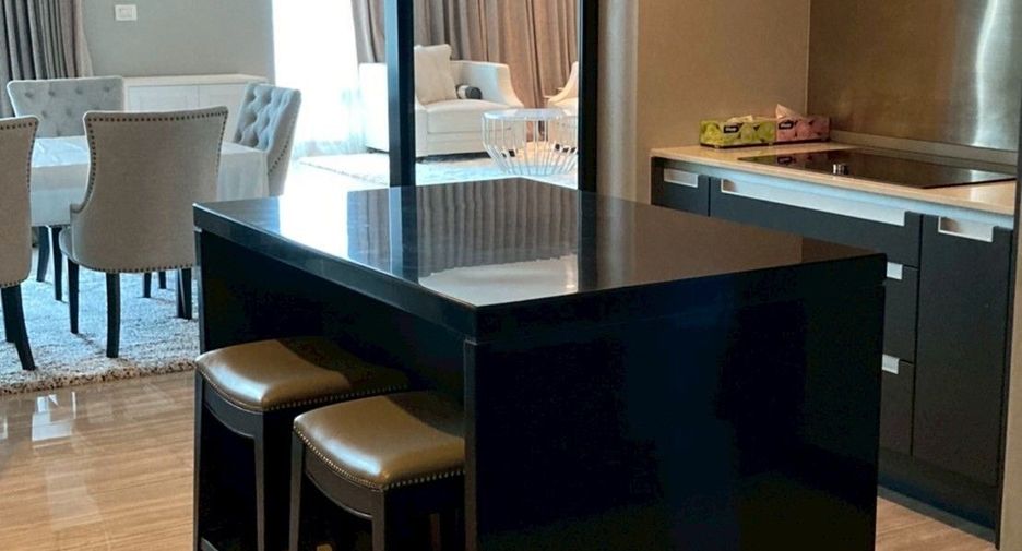 For rent 3 bedrooms condo in Pathum Wan, Bangkok