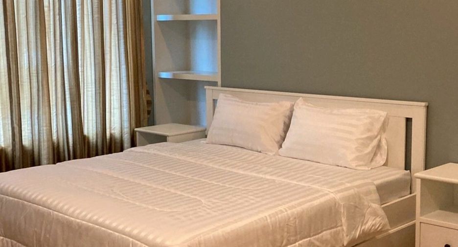 For rent 3 bedrooms condo in Pathum Wan, Bangkok