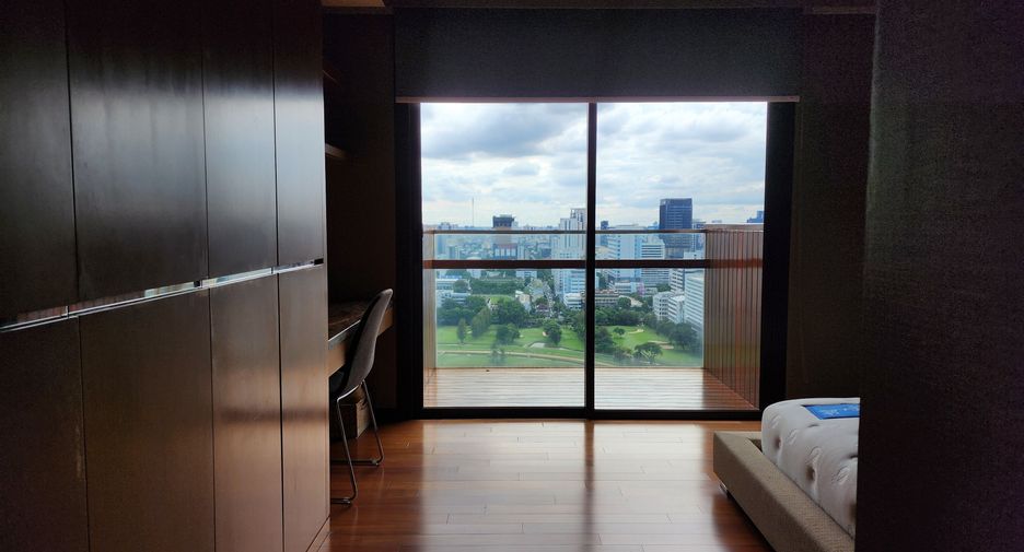 For rent 2 bedrooms condo in Pathum Wan, Bangkok