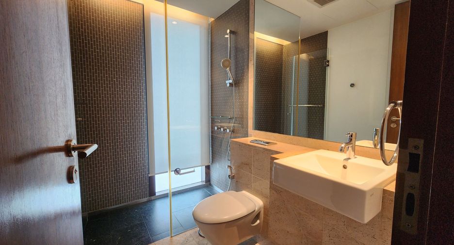 For rent 2 bedrooms condo in Pathum Wan, Bangkok