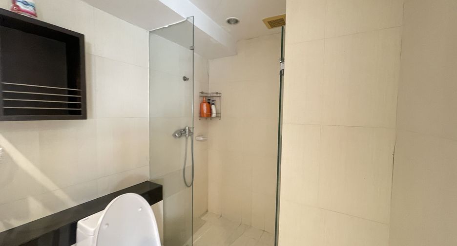 For sale 2 ベッドルーム condo in Sathon, Bangkok