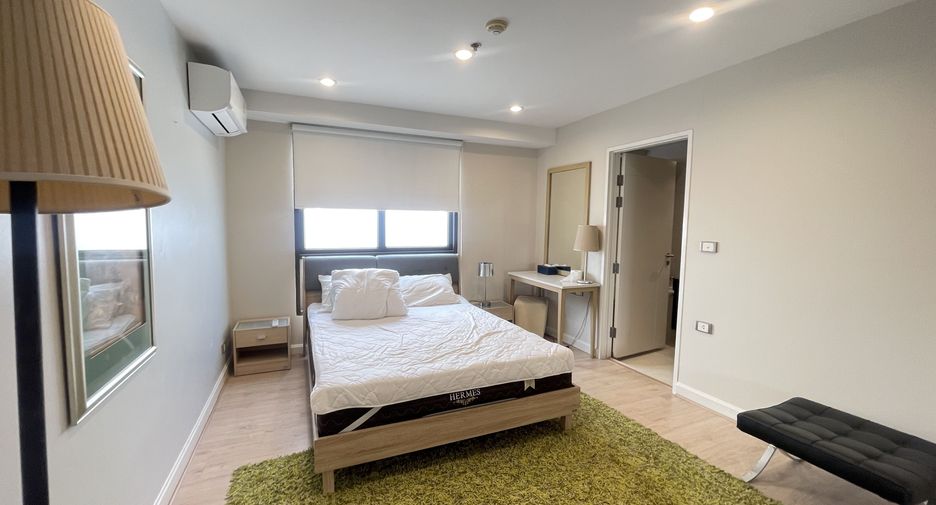 For sale 2 ベッドルーム condo in Sathon, Bangkok