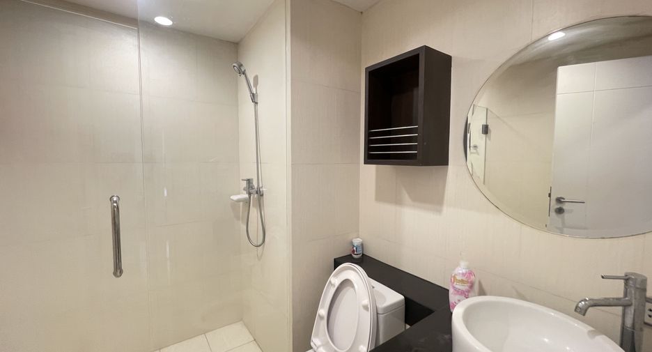For sale 2 ベッドルーム condo in Sathon, Bangkok