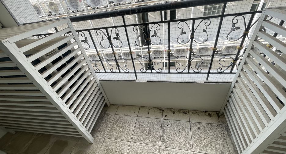 For sale 2 ベッドルーム condo in Sathon, Bangkok
