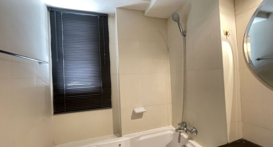 For sale 2 ベッドルーム condo in Sathon, Bangkok