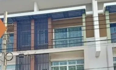 Casa adosada en venta y en alquiler de 3 habitaciones en Nong Khaem, Bangkok