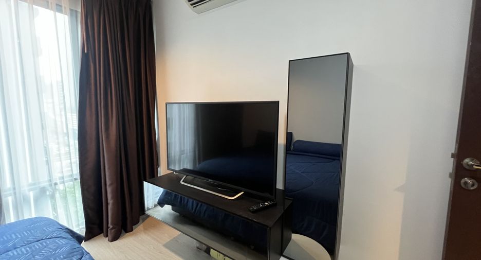 For rent 2 bedrooms condo in Huai Khwang, Bangkok