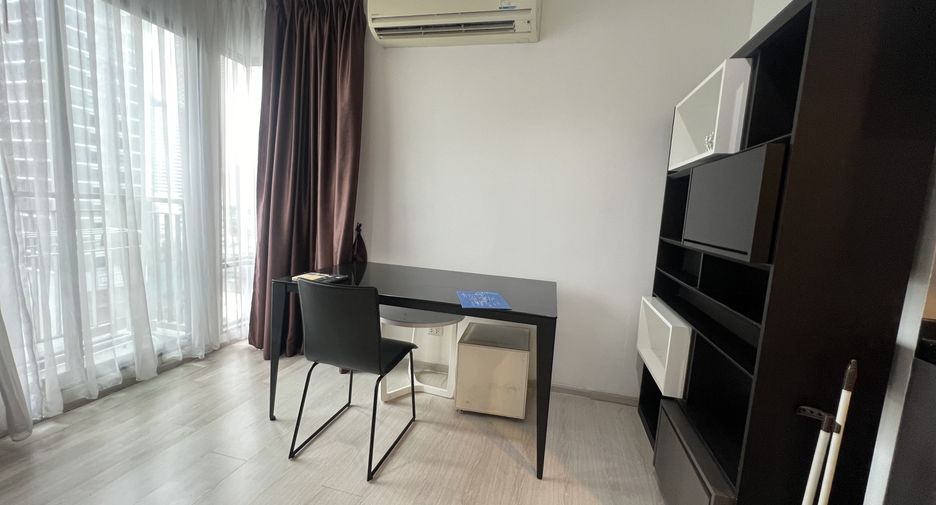 For rent 2 bedrooms condo in Huai Khwang, Bangkok